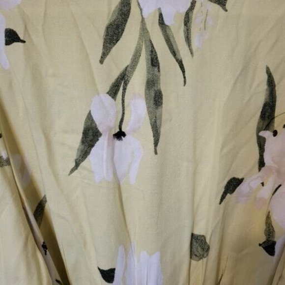 Rachel Roy Plus Size V-Neck, Floral, Size 3X, Flutter Sleeves, Pale Yellow, NWT - Picture 13 of 14